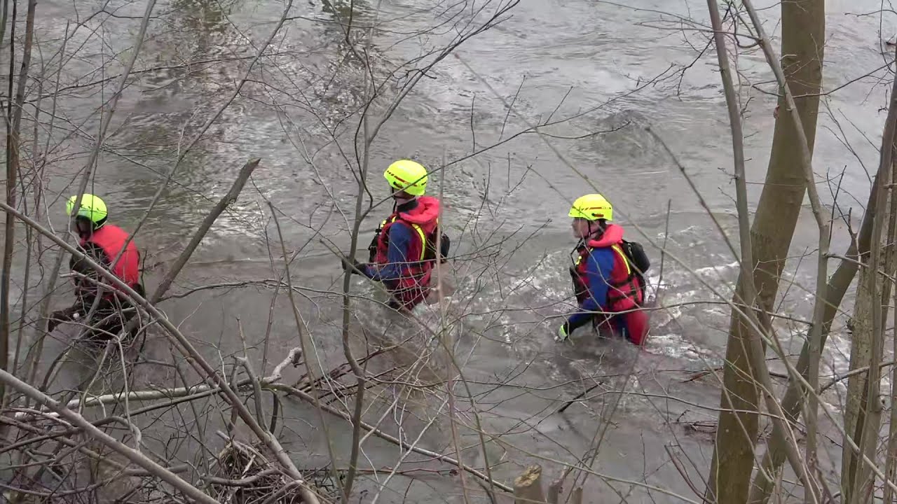 Person von Brücke in Sieg gesprungen - Umfangreiche Suchmaßnahmen in Windeck-Rosbach am 22.02.22