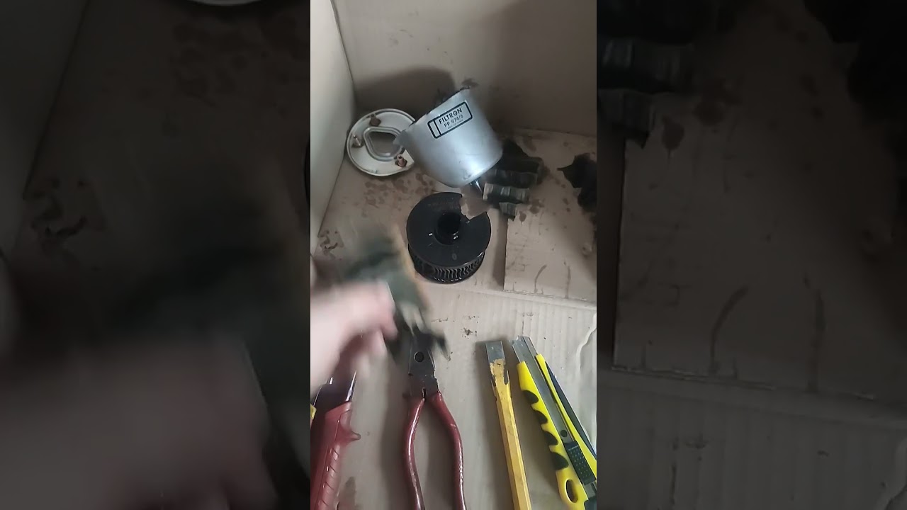 Sprawdzenie zawartości filtra paliwa FILTRON/PURFLUX.