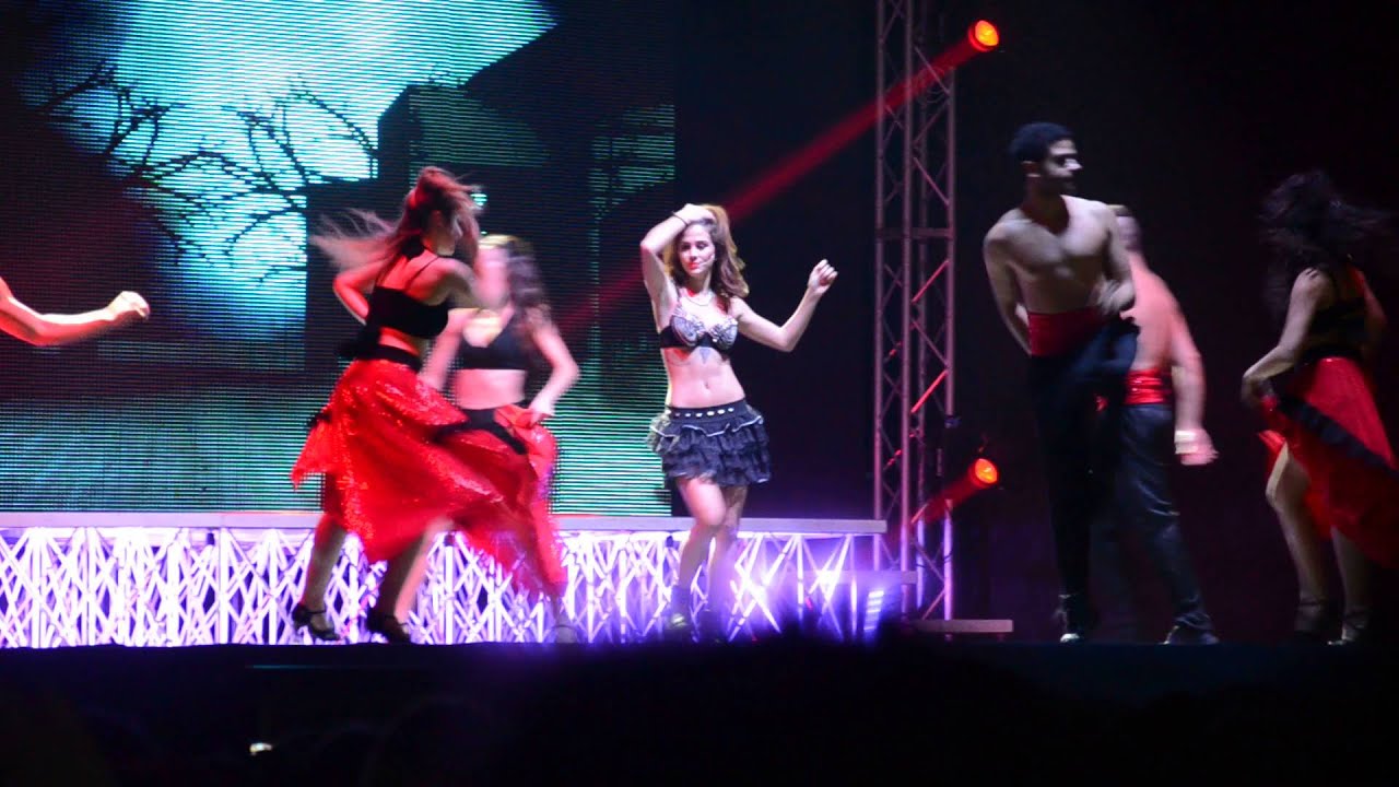 Voy a comerte entero - Chica Vampiro (Greeicy Rendon) @VAMPITOUR Napoli