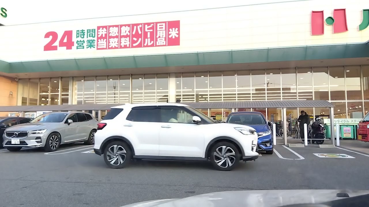 2026年1月25日 ハローズ魚住店、駐車中
