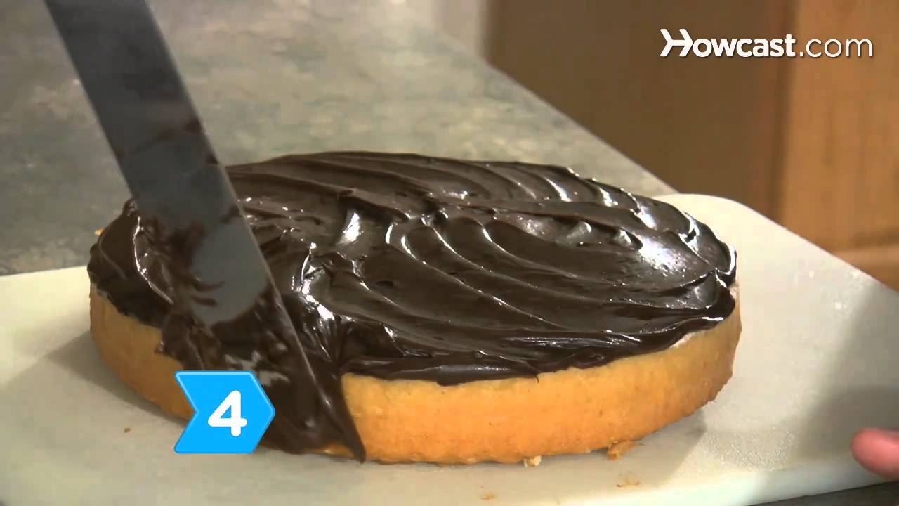 How to Make a Cake Shaped like a Hamburger