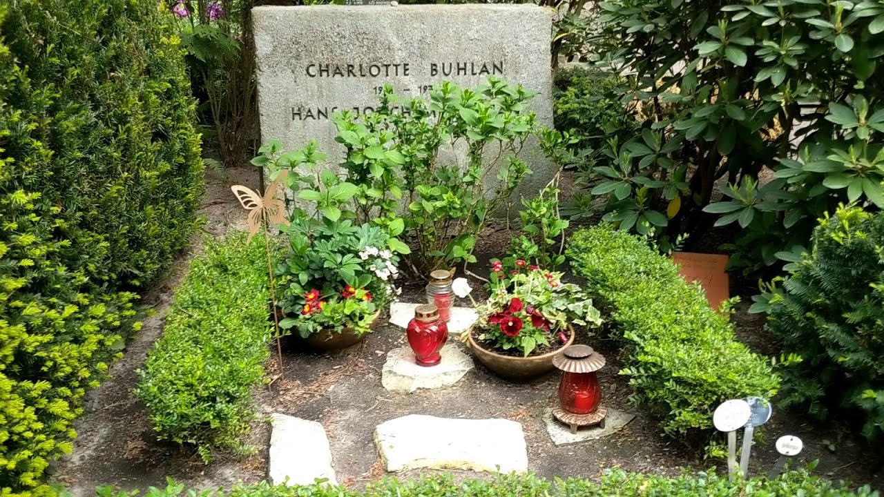 Waldfriedhof Dahlem - Das Grab von Bully Buhlan