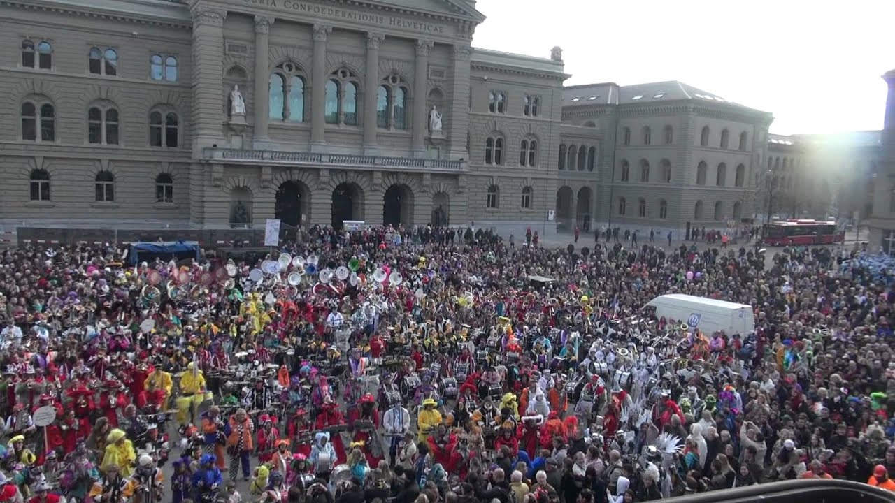 Berner Fasnacht 2012: Monsterkonzert auf dem Bundesplatz (Guggemarsch)