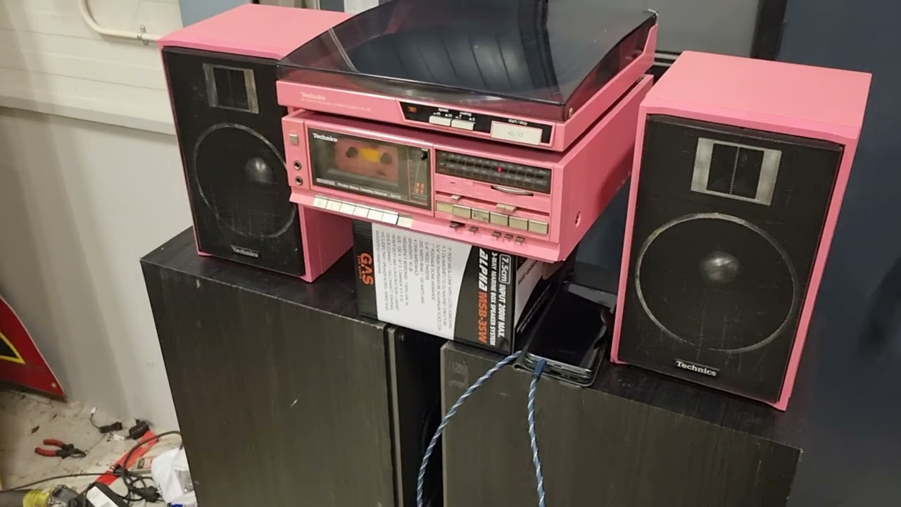 Pink Technics SA-K2 system with SB-F44 speakers playing loud