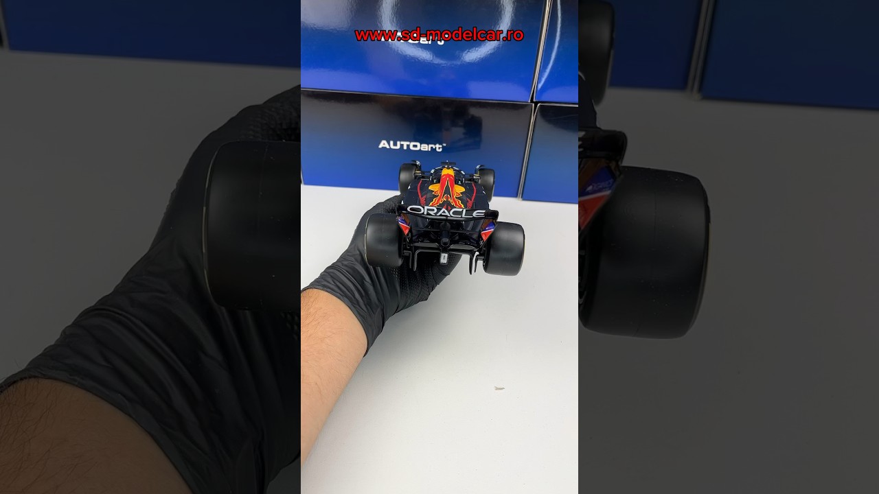 Red Bull RB19 #1 Max Verstappen 2023 Formula 1 1:18 Bburago disponibila pe www.sd-modelcar.ro