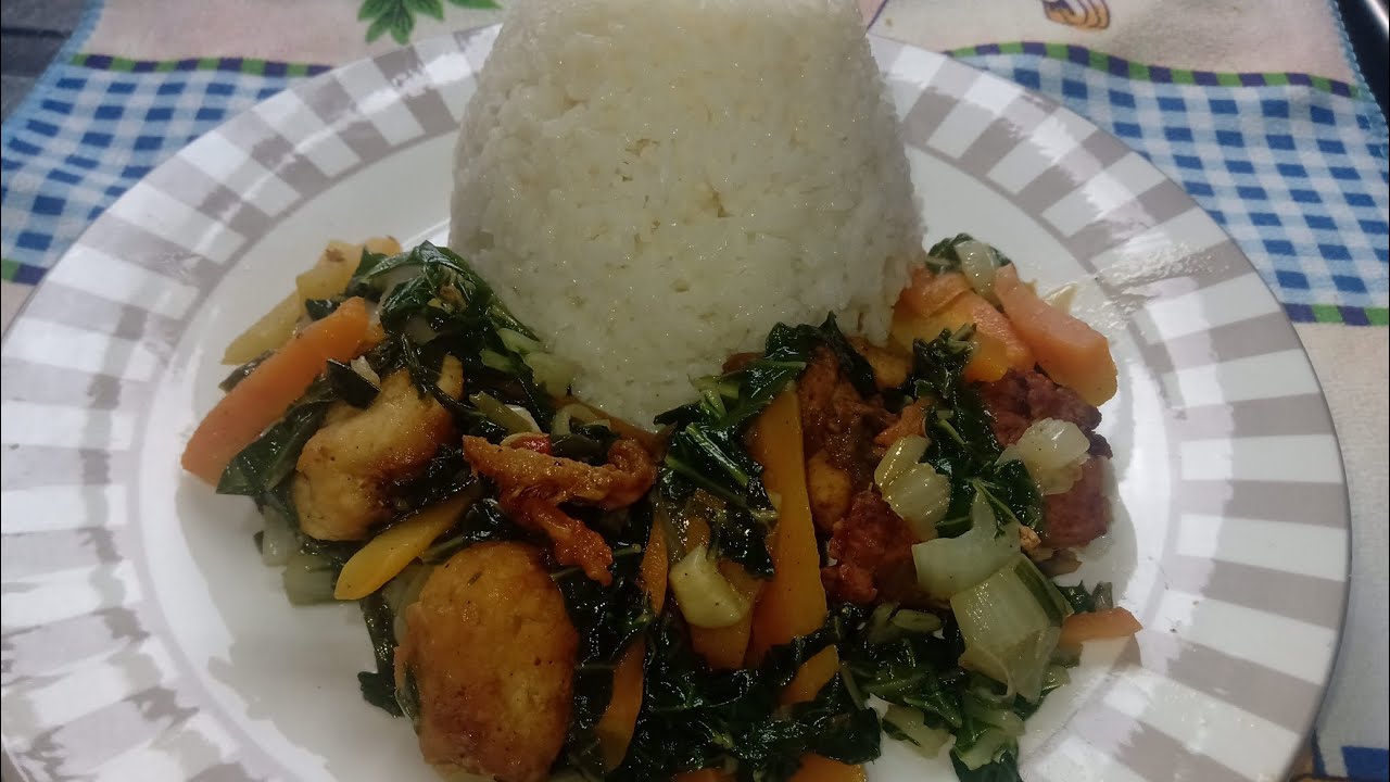 Cooking my lovely dinner // chicken chop suey and white rice amazing 