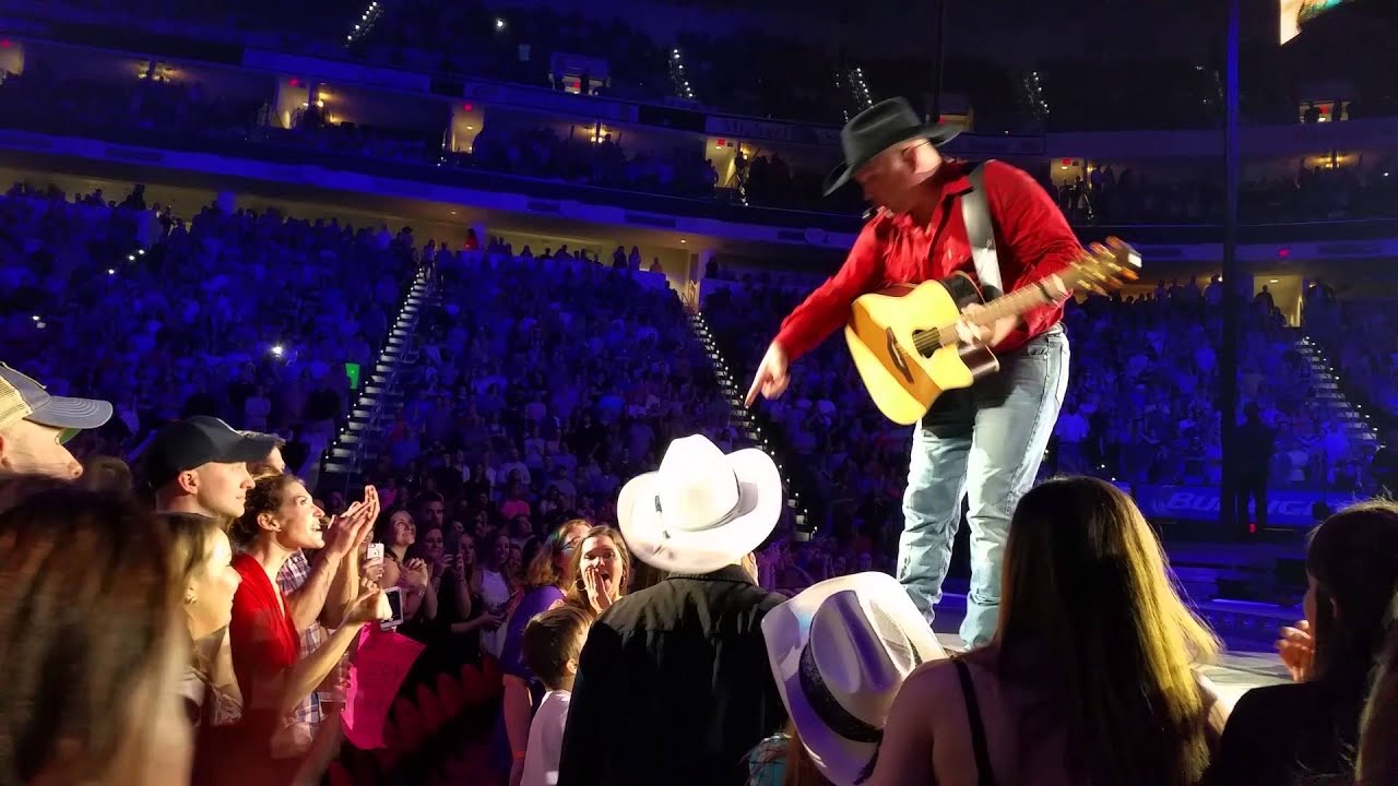 Garth Brooks gives guitar to selfless boy at concert in Raleigh