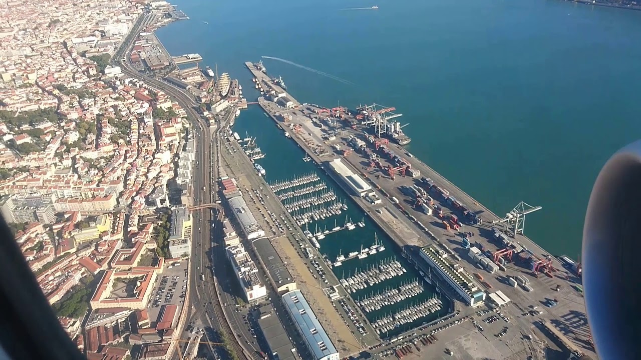 Lądowanie w Lizbonie z podejściem nad oceanem/Landing in Lisbon with an approach to the ocean