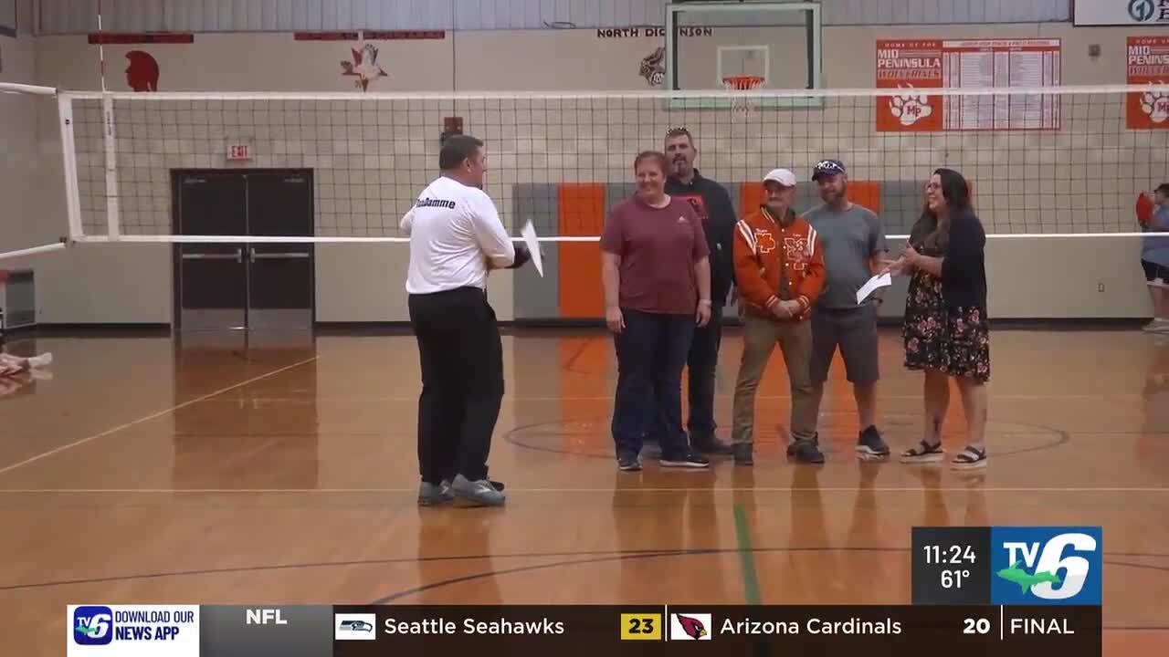 Mid Peninsula volleyball holds benefit for superintendent battling cancer