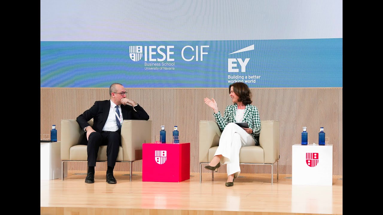 Onur Genç (BBVA) y Alejandra Kindelán (AEB): los bancos en la lucha contra el cambio climático
