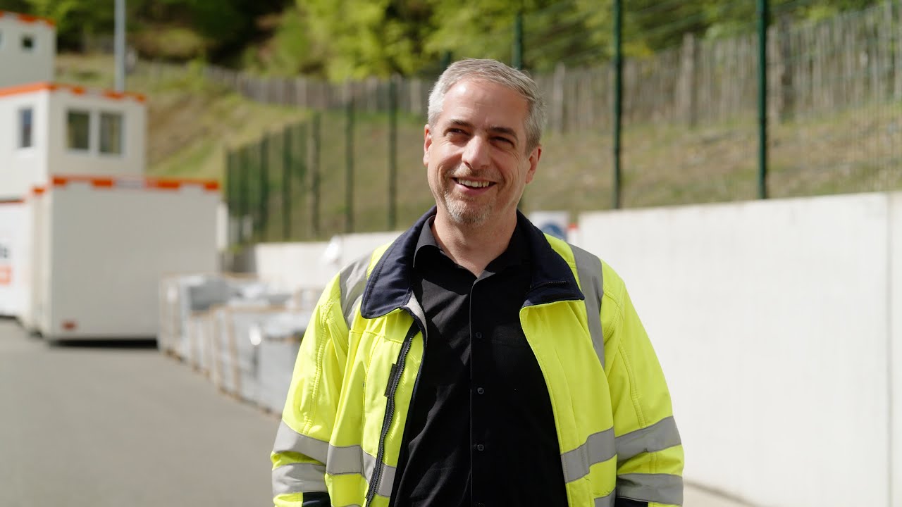 Stützwände schaffen Raum am Hang für den Logistikverkehr | Bosch Beton