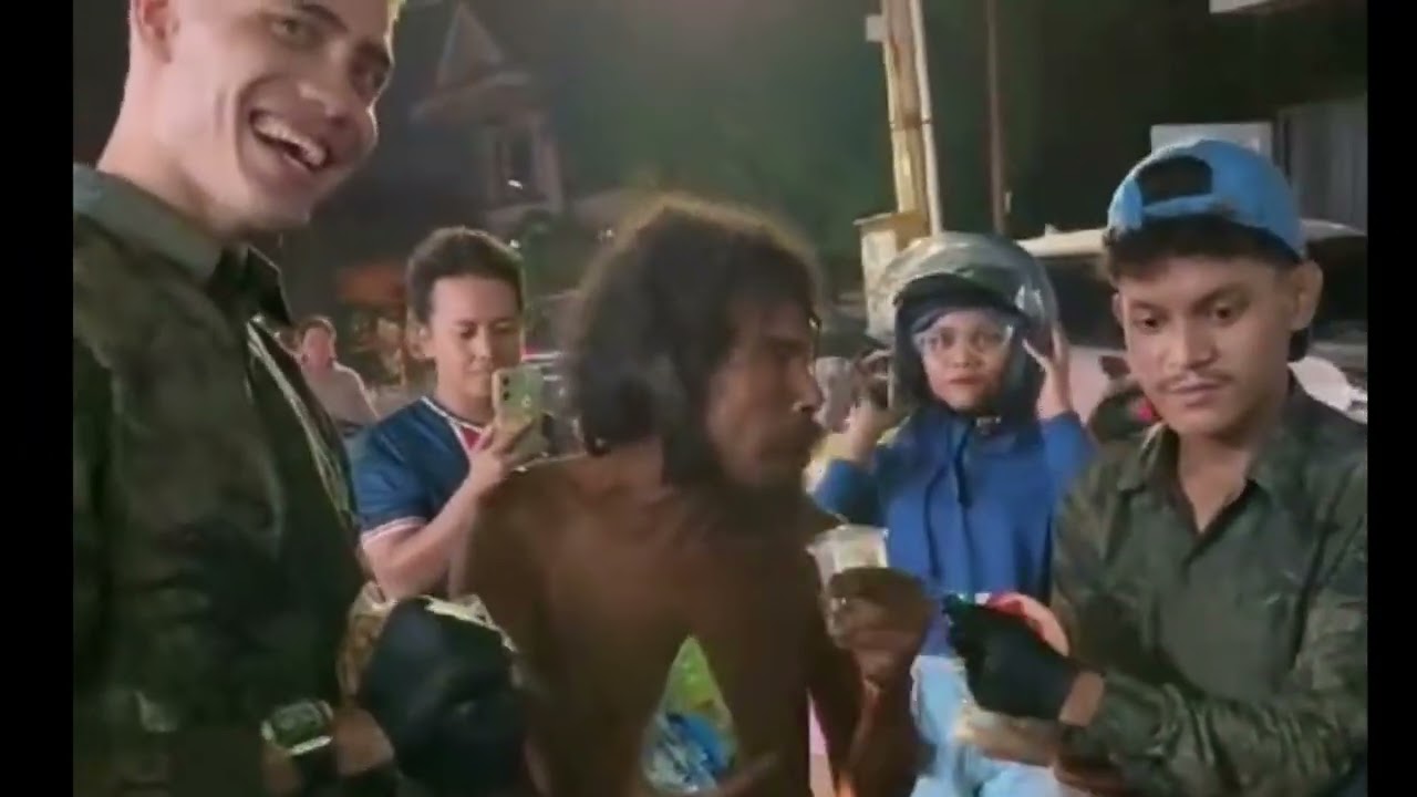MENGEJUTKAN !! ODGJ INI PINTAR BHS INGGRIS DAN CERAMAH😁