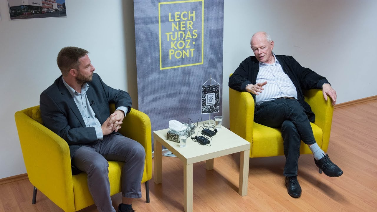 Feh&eacute;rk&ouml;peny &eacute;s rajzasztal - besz&eacute;lget&eacute;s Riman&oacute;czy Jenő &eacute;p&iacute;t&eacute;sszel