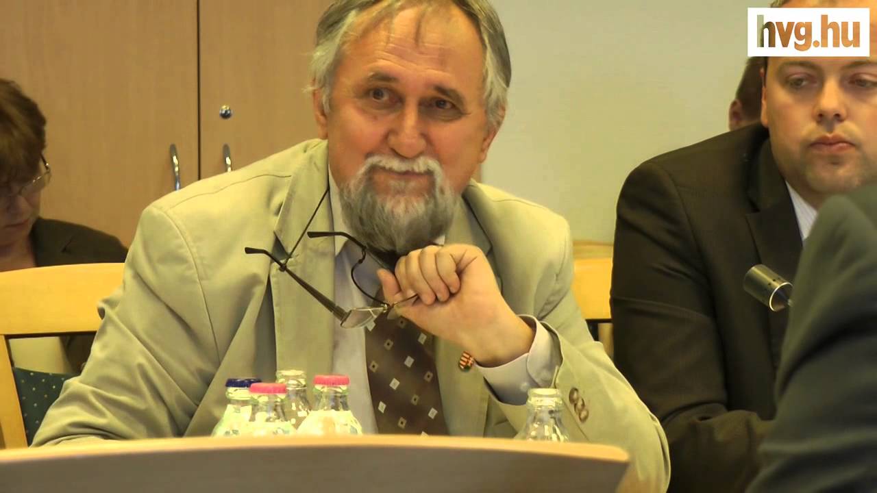 Ángyán ismét kiosztotta a kormányt