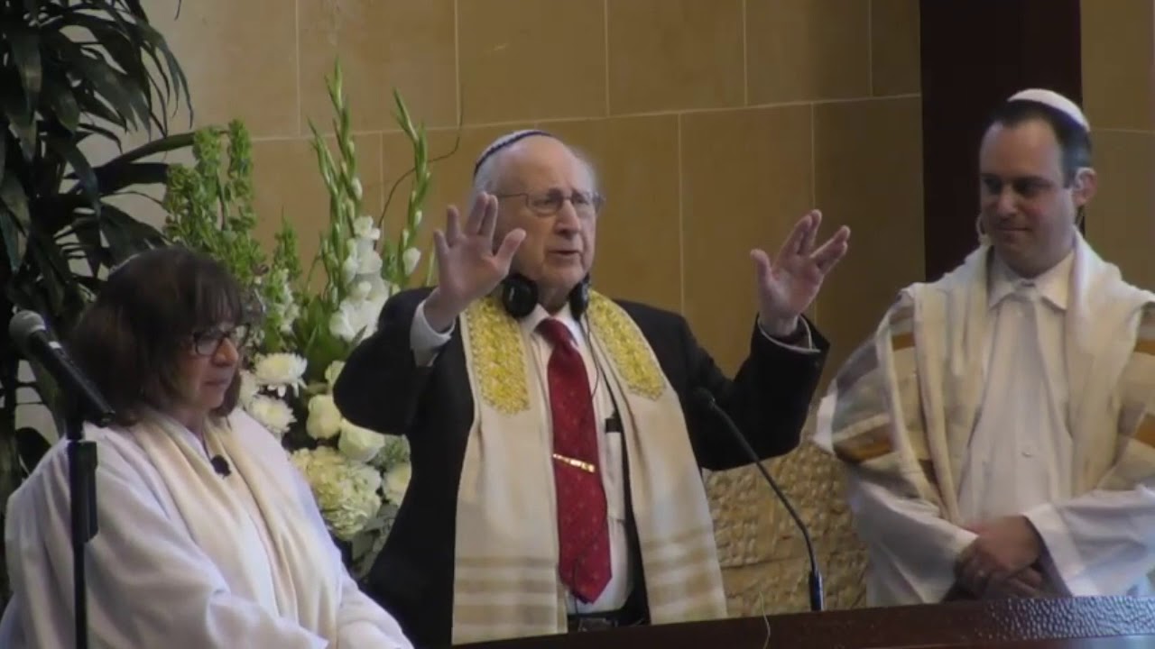 Cantor Merel chants Birkat Kohanim (Yom Kippur)