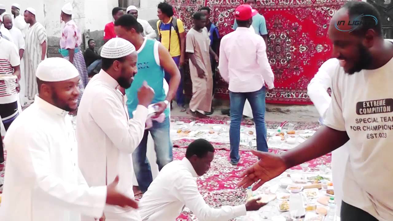 الفطور الجماعي لأهالي حي الستين ( نتصدق عنهم ... لأننا نحبهم ) 1437هـ