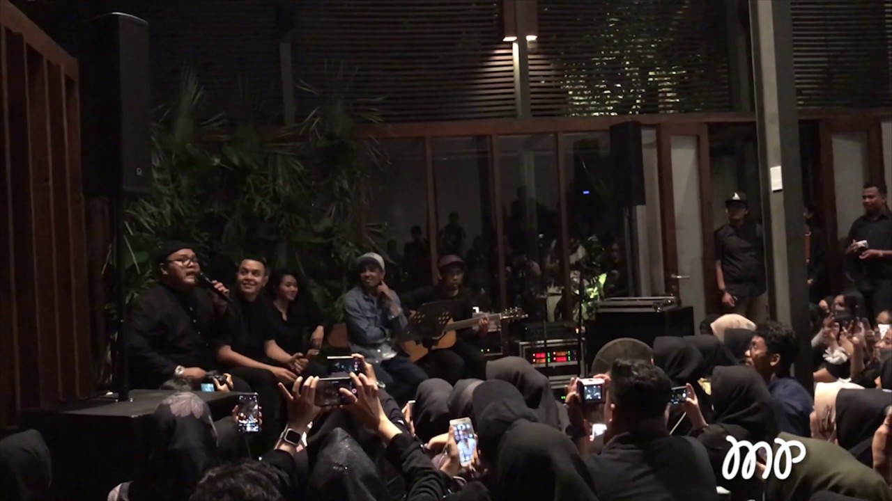 Tulus feat Glenn Fredly - Adu Rayu | LIVE @ Kumpul Teman Tulus 2019