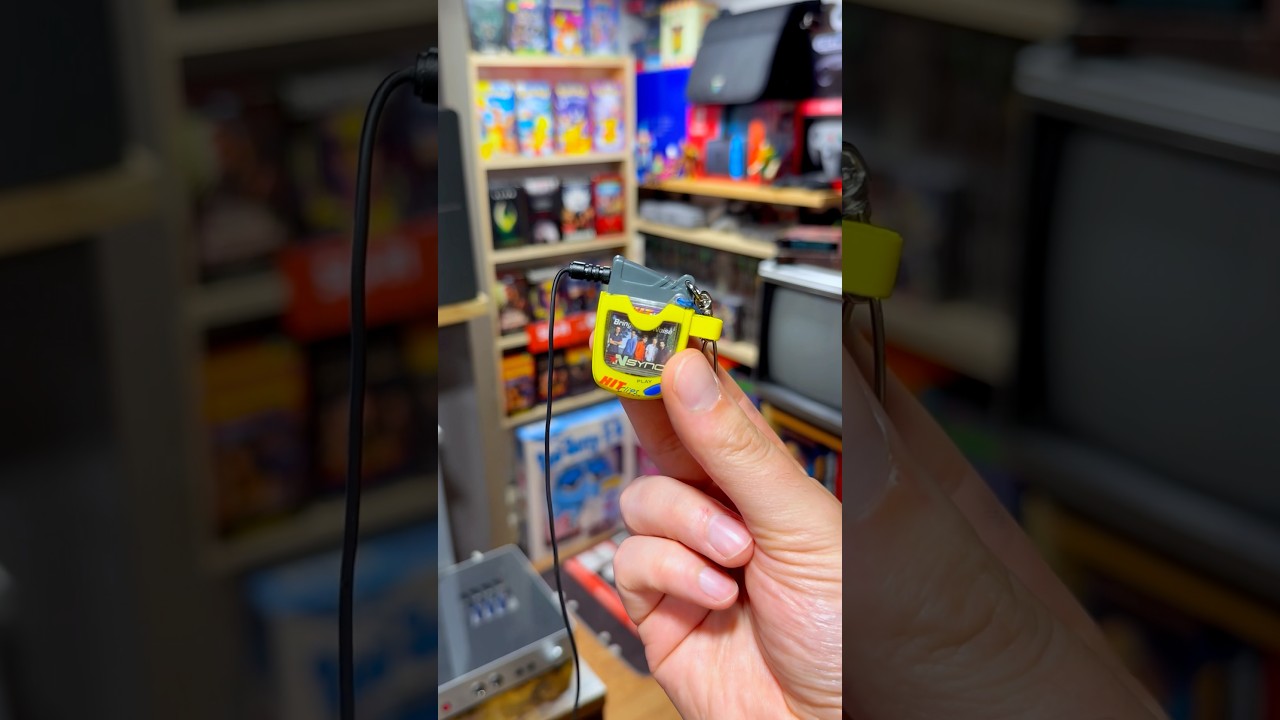I thought this 00&rsquo;s Tiger Electronic music player was the future - HitClips