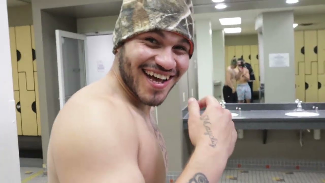 Homie talking to my gym crush for me!