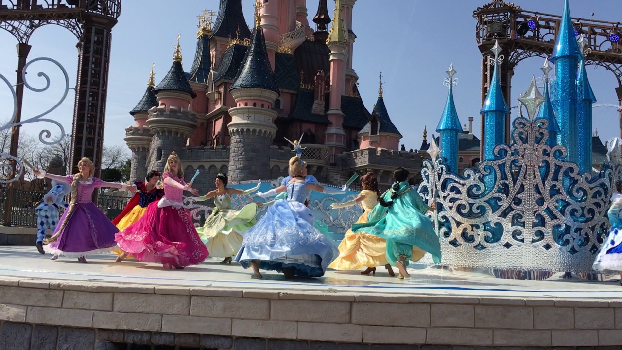 L'etincelente Valse des Princesses Disneyland Paris