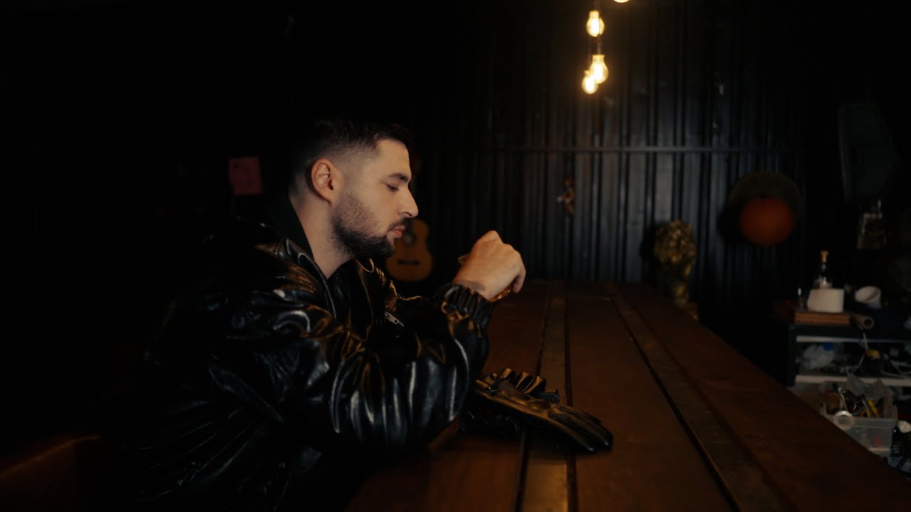 UZ4Y - M&Uuml;SL&Uuml;M (Official Video)