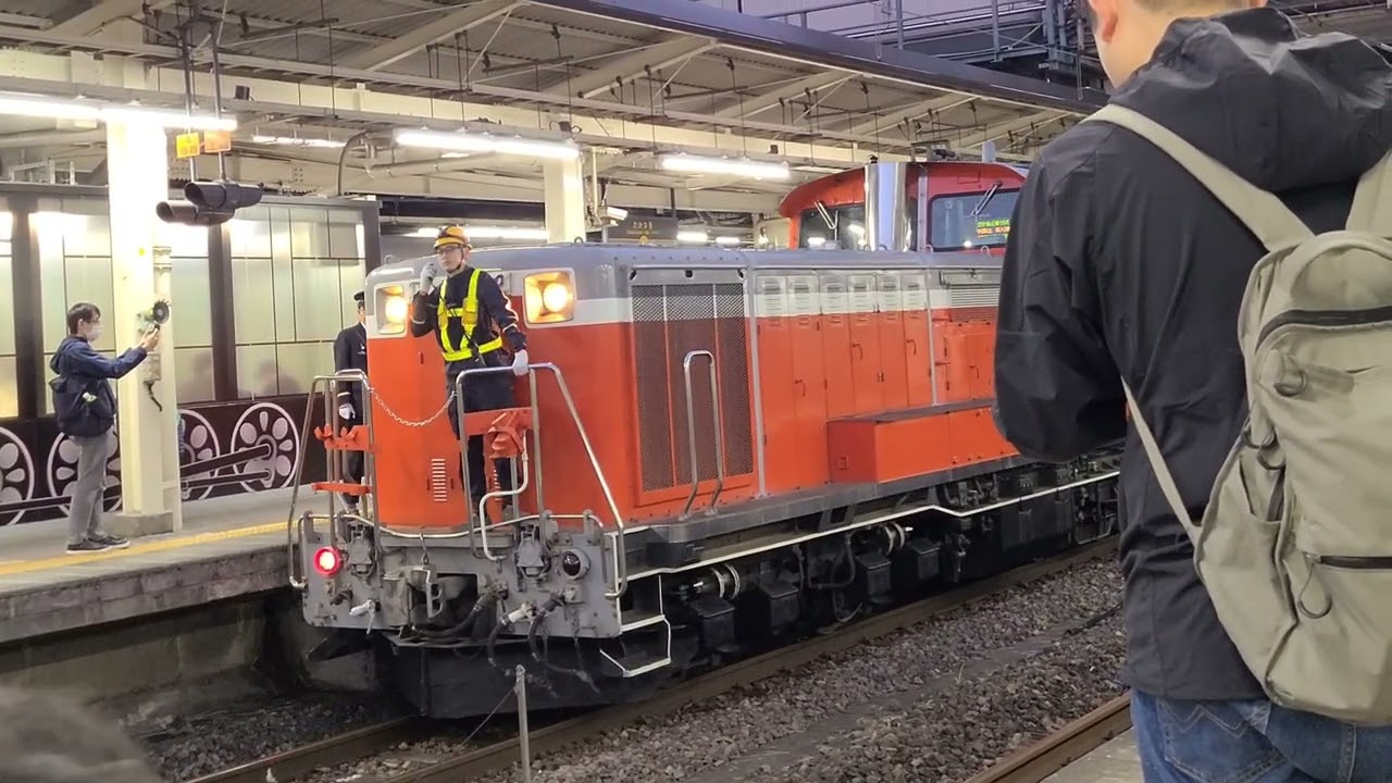 DD51形800番台842号機 旧型客車(スハフ42 オハ47 スハフ42) DD51形800番台895号機 高崎駅 発車シーン