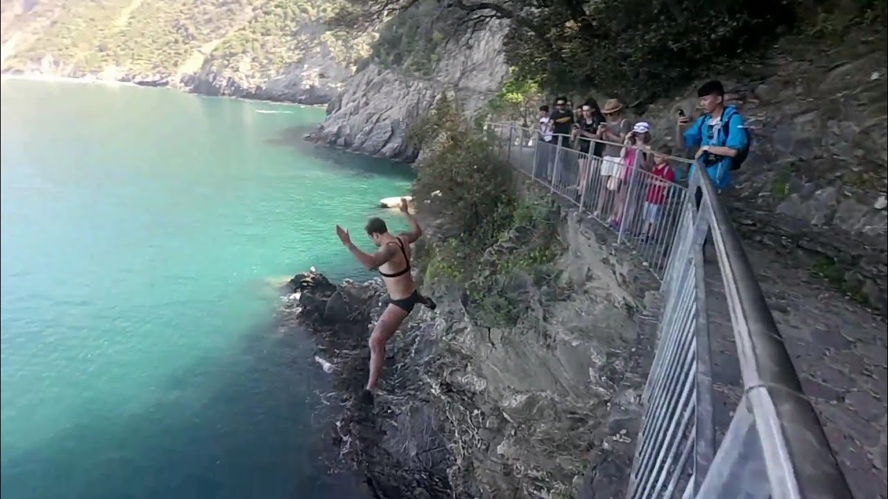 MANAROLA Cliffs jump!