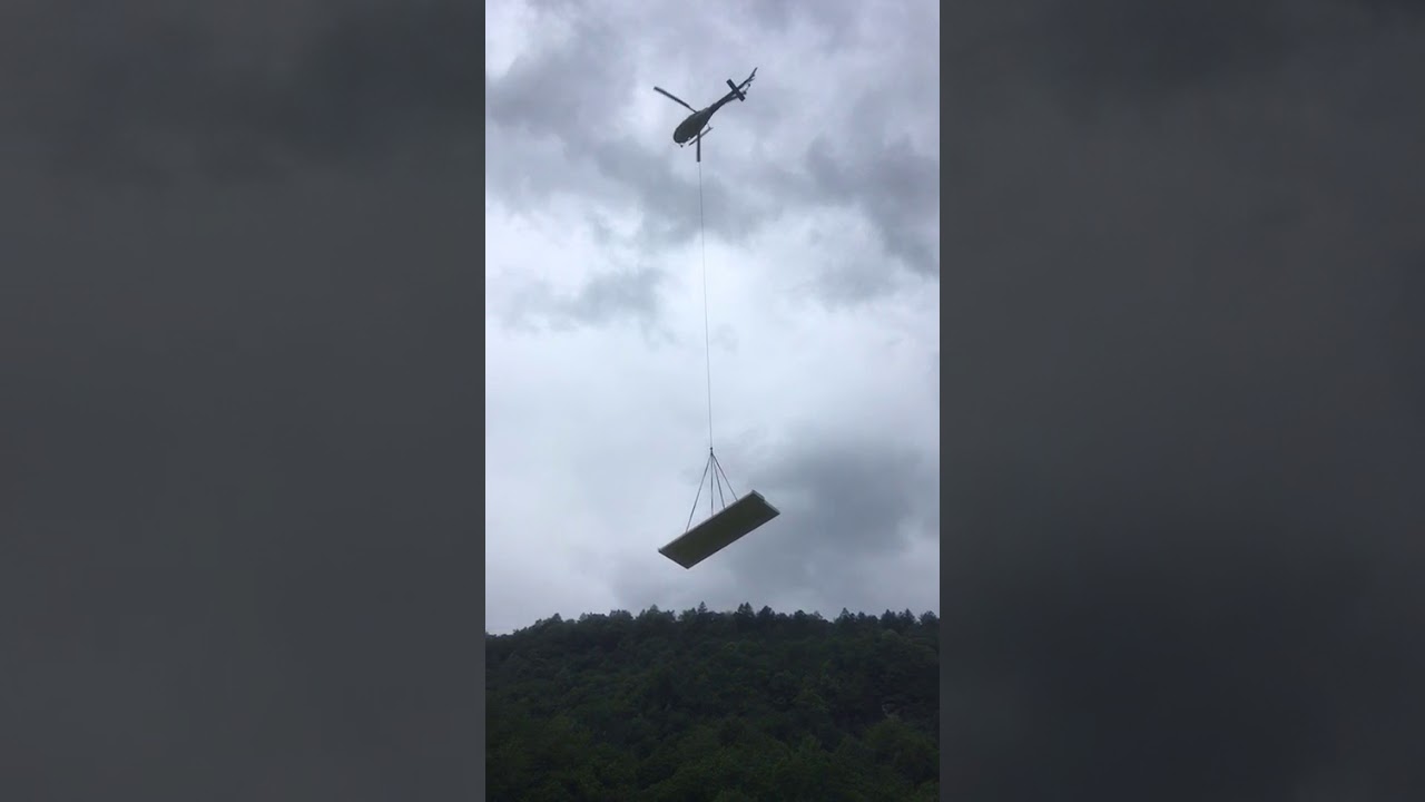 Helikopteraufnahmen Aufrichtearbeiten Mehrfamilienhaus in Ludiano