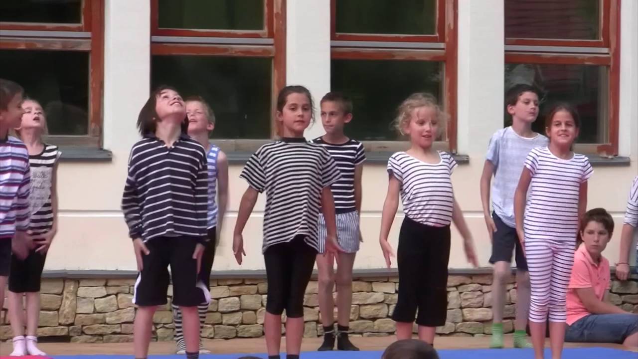 Régi idők tornája - a 2.a. osztály műsora