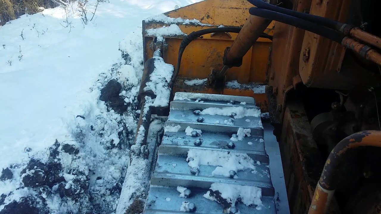 Buldozer T170 odhrnanie snehu1.lesna cesta