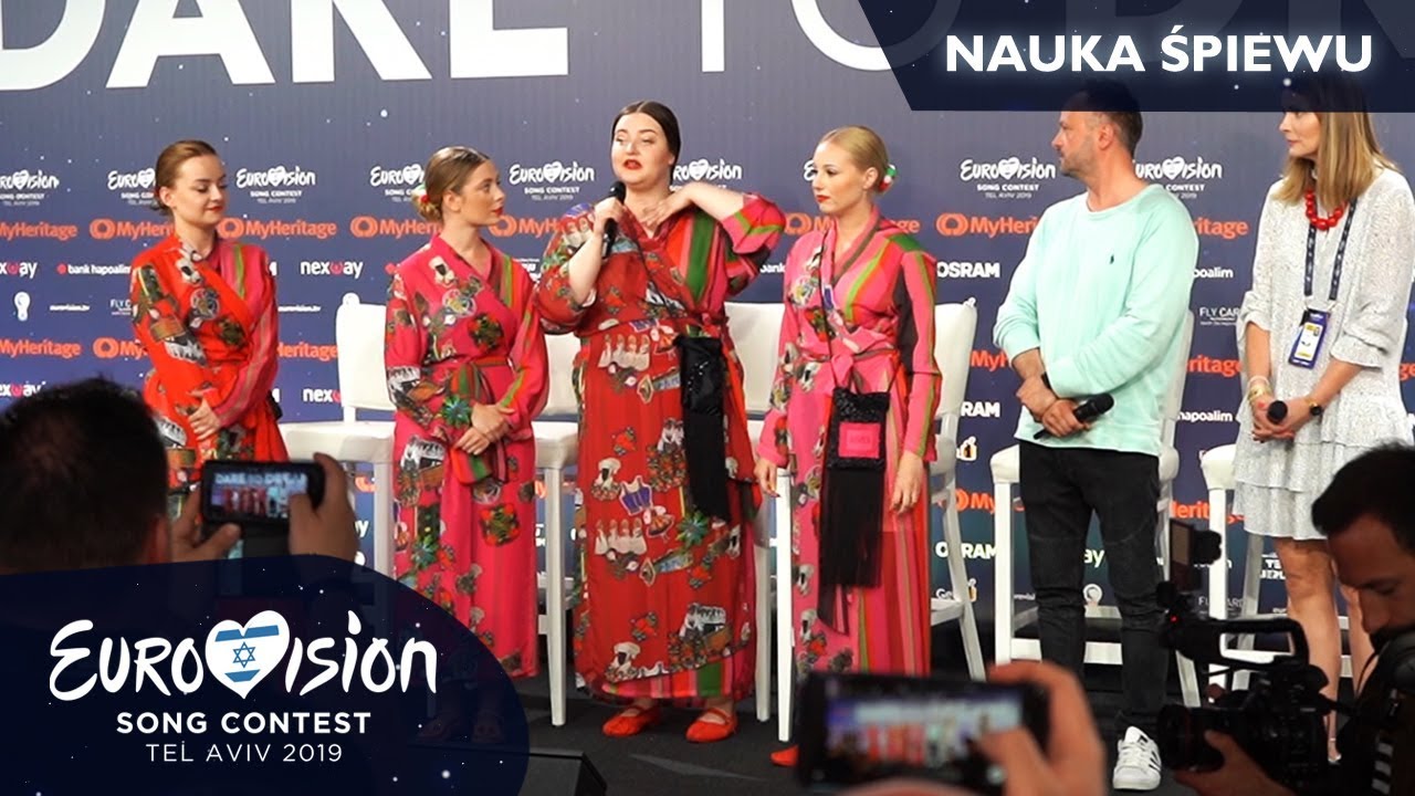 Tulia uczy śpiewać dziennikarzy na konferencji prasowej (Eurowizja 2019)