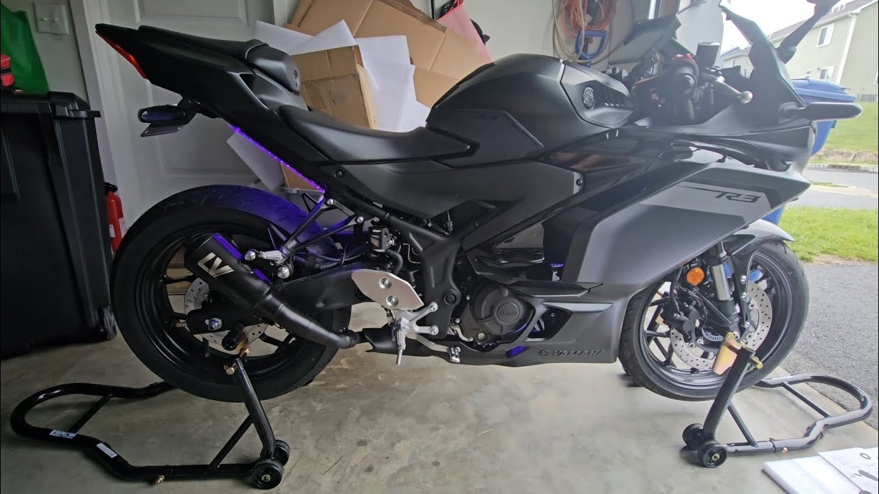 2025 Yamaha R3 Leo Vince LV-10 slip-on exhaust full black installation