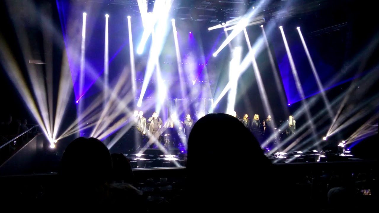 Шарип Умханов и артисты Градский Холл. Queen - We Are The Champions. Градский Холл.31.10.20