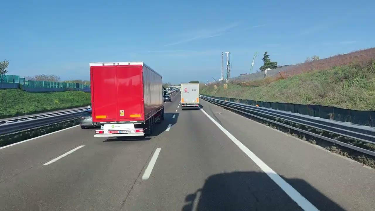 Olasz bundás. Sima liba. Még hogy nem lehet közlekedni olaszba. Mondta a fehér zoknis T.J .