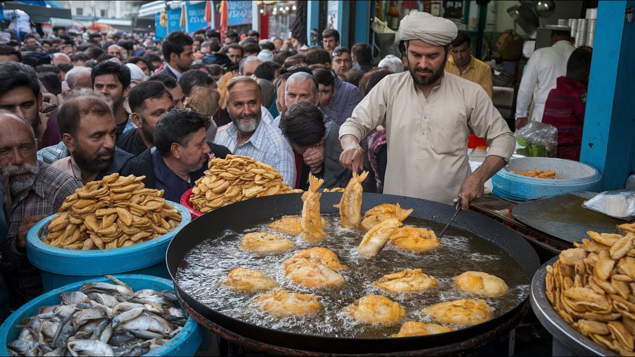FAMOUS PESHAWARI SPICES FRIED FISH MAKING | EXTREMELY FRIED FISH RECIPE | STREET FOOD PAKORA FAROSH