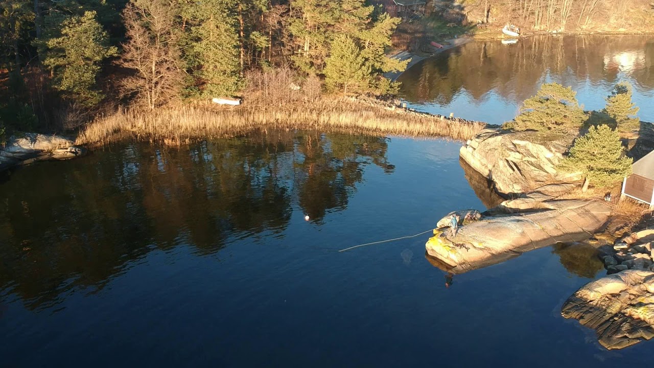 Fiske sj&oslash;&oslash;rret med lett fluestang og loppe.