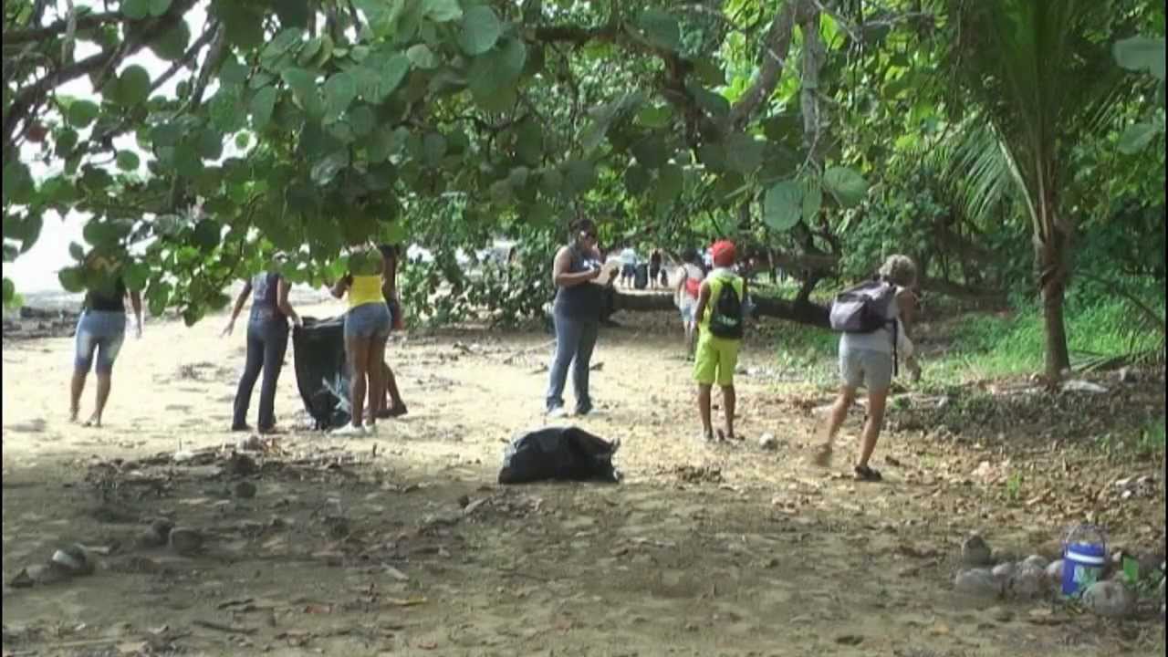 DIA MUNDIAL DE LIMPIEZA DE PLAYAS EN BOCAS DEL TORO - 2011