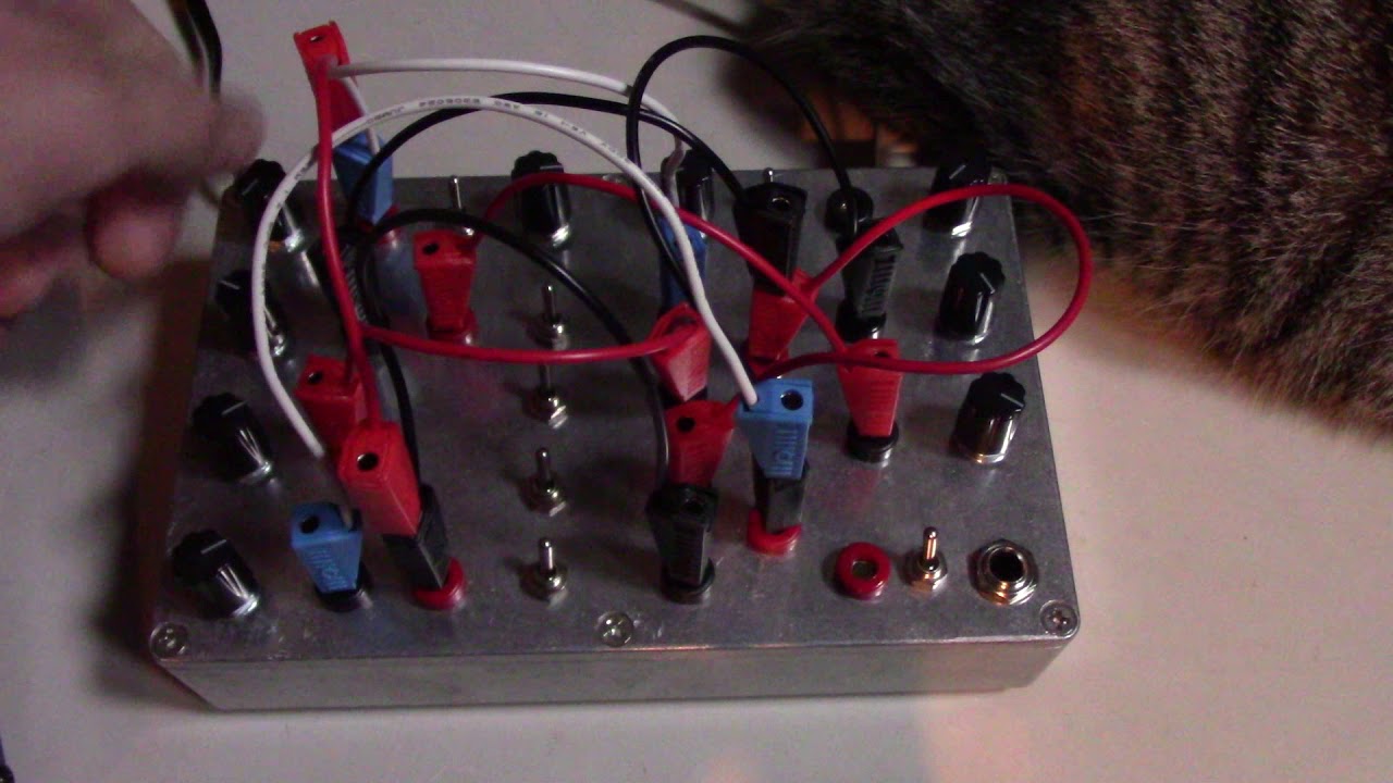 Patchable 4 oscillator drone device noise session