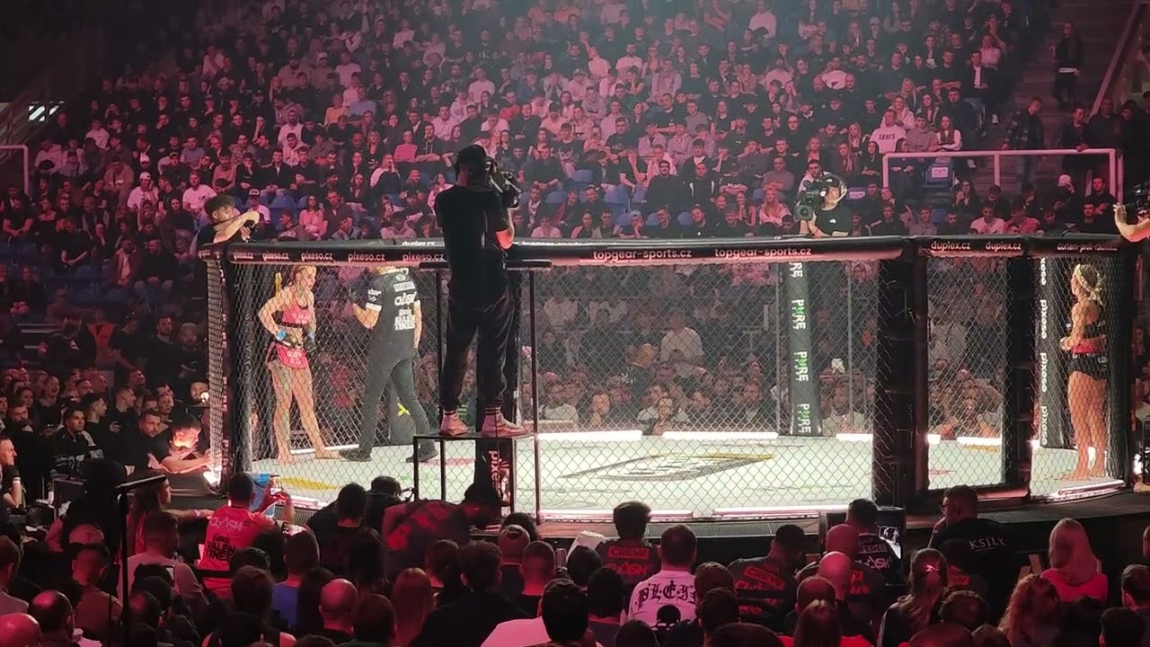 Dominika Hor&aacute;kov&aacute; vs Tereza Osladilov&aacute; (Clash 15 MMA - Winning Group Ar&eacute;na Brno - 7.2.2026) Round 1