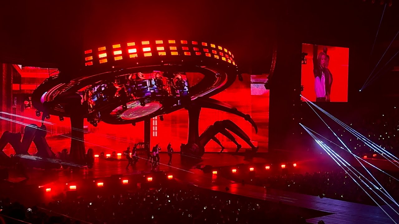 SKZ in Manila 2023 Day 2: Red lights OT8