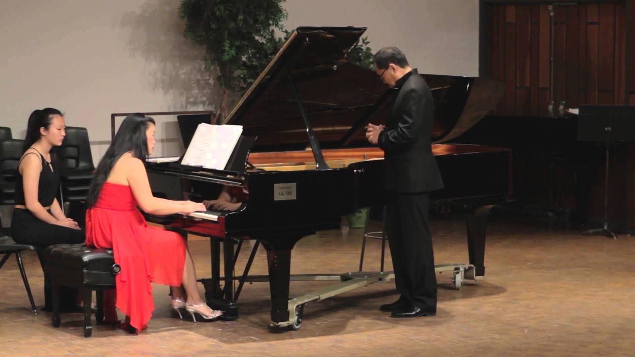 The Olive Tree 橄榄树 and The Crescent Moon 弯弯的月亮 - Weilong Tao (tenor) and Karen Lee-Morlang (piano)
