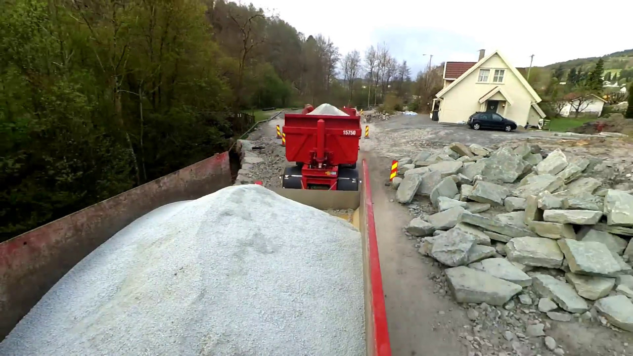 Karmøy til Aksdal. Tippbil med kabelsand