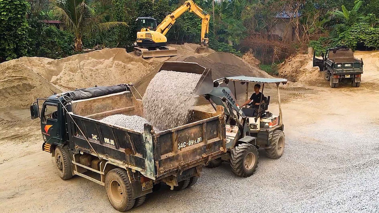 The new project has started, with excavators, rollers, bulldozers, and dump trucks in operation.