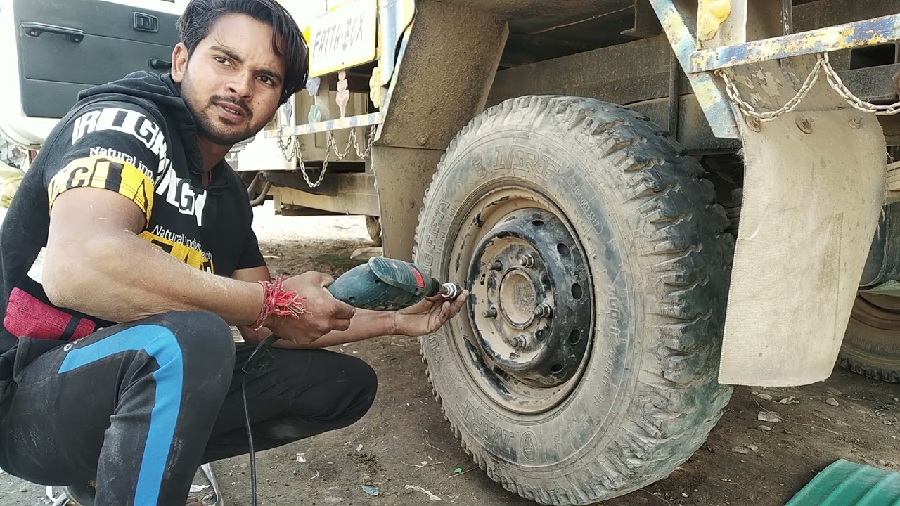 CHANGING BOLERO PICKUP PUNCTURE  TYRE