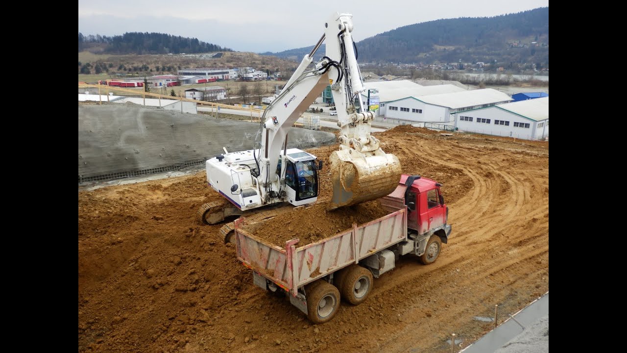 Liebherr 946 load Tatra truck