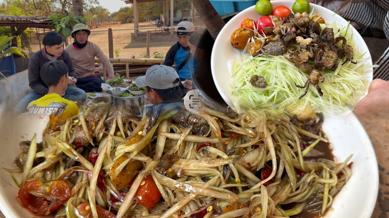 วันนี้หัวหน้ามาบ้านเลี้ยงอาหารเที่ยงช่าง ส้มตำแชบๆกับทอดเขียด