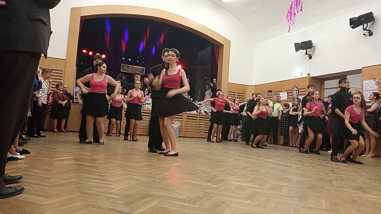 Ples v Lipově moderní