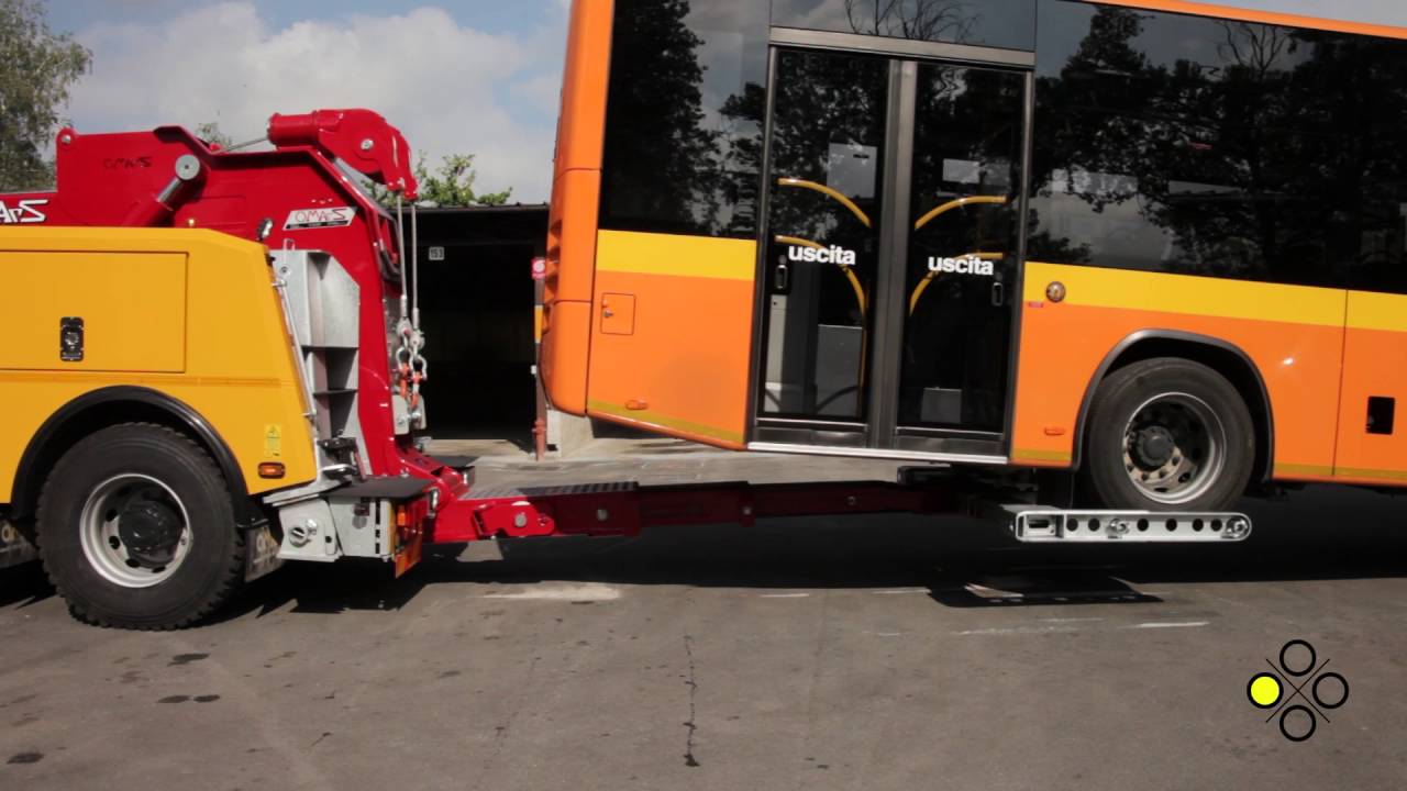 120T OMARS RECOVERY towing intervention of bus