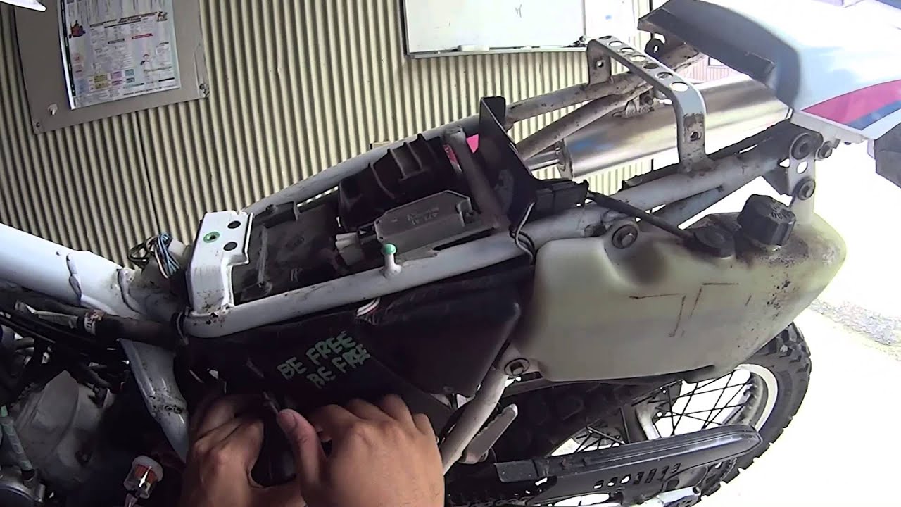 DT200WRのキャブレターを外してみた