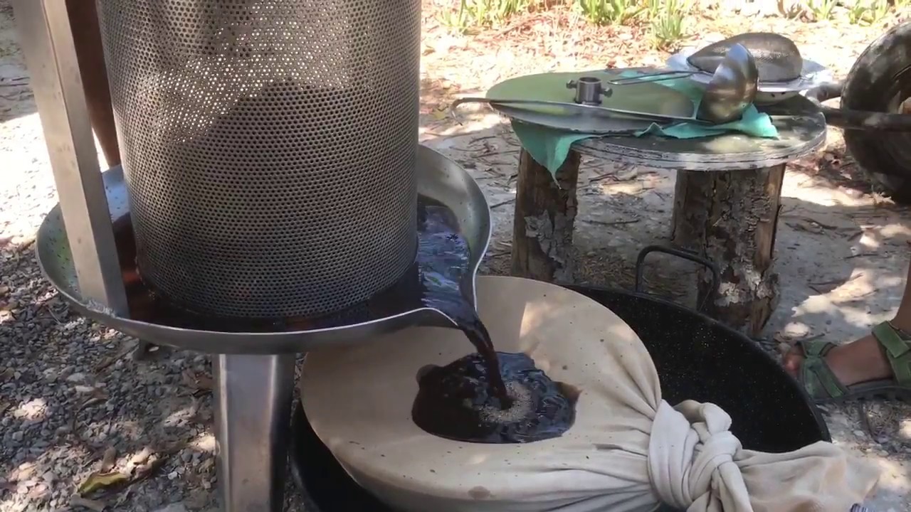 HOW TO MAKE CAROB SYRUP // CASITA VERDE